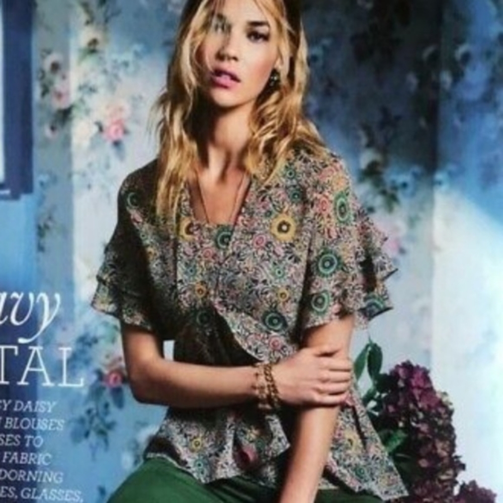EUC CAbi M Poet Blouse Tiered Ruffle in Folklore